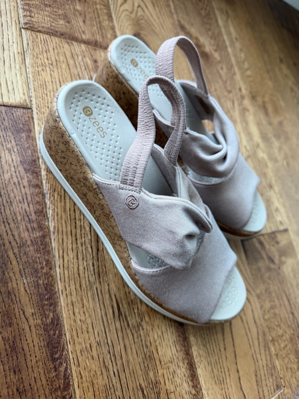 BZEES Remix Slingback Cork Wedge Sandals size 10 great condition washable